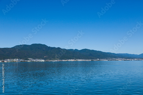 湖上からの比叡山
