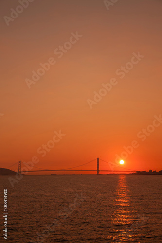 夕暮れの明石海峡大橋 © Paylessimages