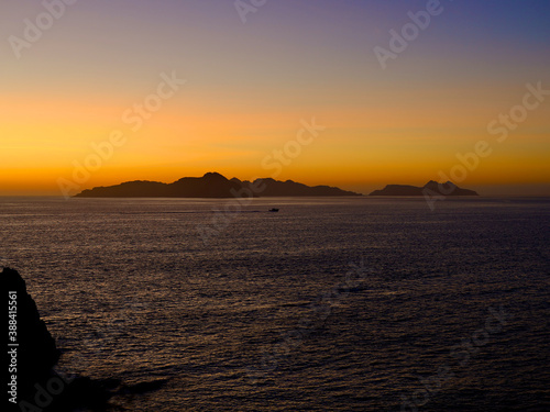 Atardecer sobre las Islas C  es