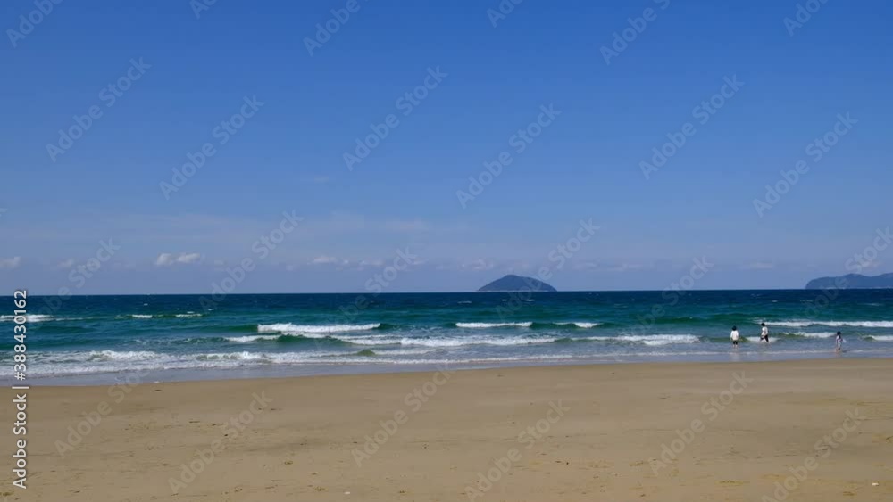 夏の終わりの波と海 夏の終わりの波と海