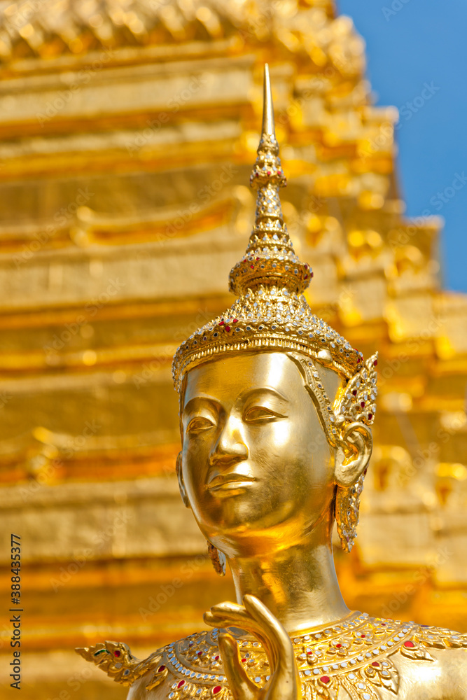 Fototapeta premium 黄金の半人半像キンナラ