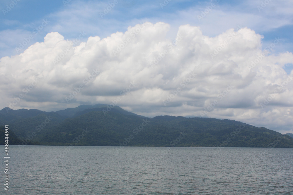 sea, mountains and nines in central america