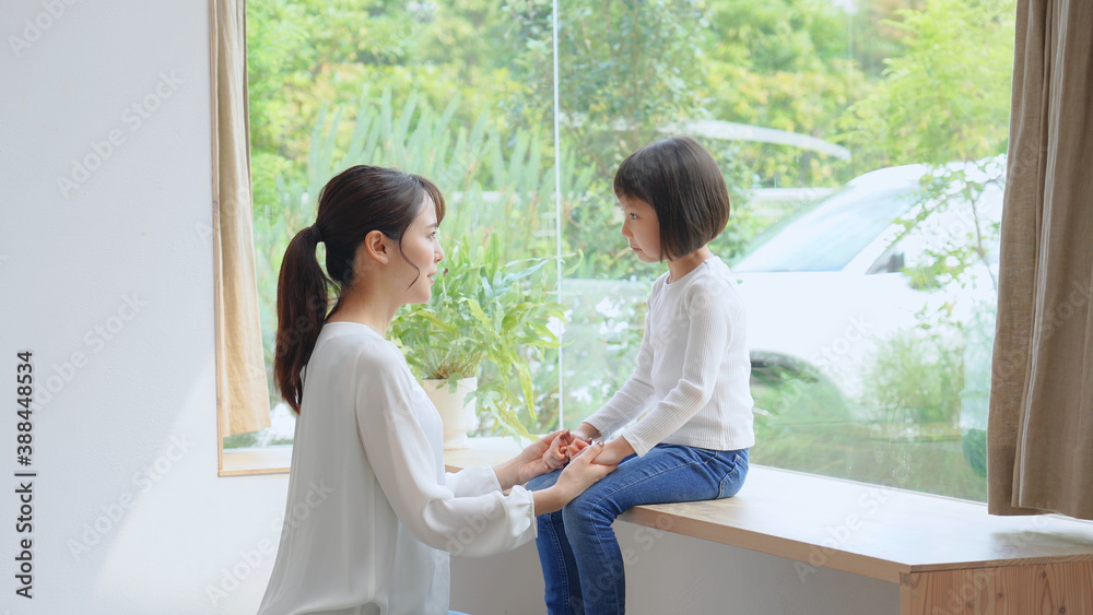 話をする母娘 話をする母娘