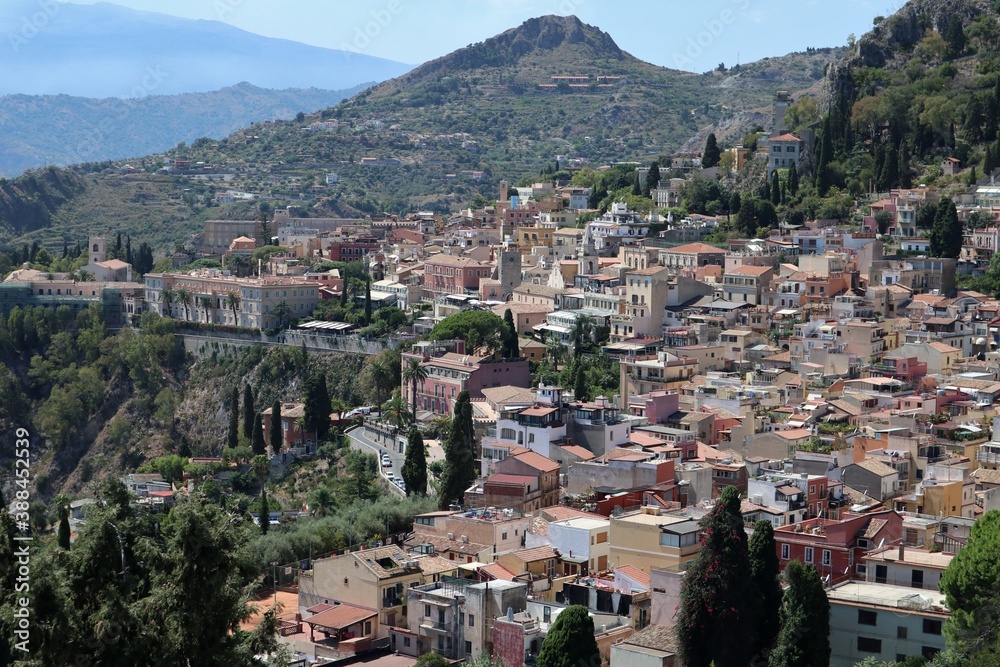 Naklejka premium Taormina - Panorama del borgo dal teatro antico