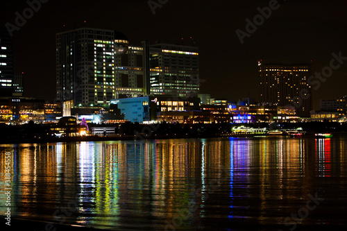 お台場海浜公園の夜景 © Paylessimages