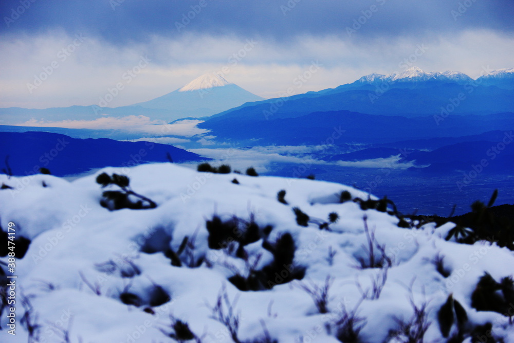 北アルプスの朝　燕岳からの風景　富士山と南アルプス（甲斐駒ヶ岳、北岳、仙丈ヶ岳）遠景