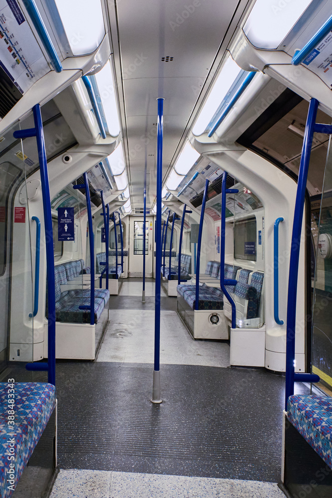 Obraz premium empty metro coach photography