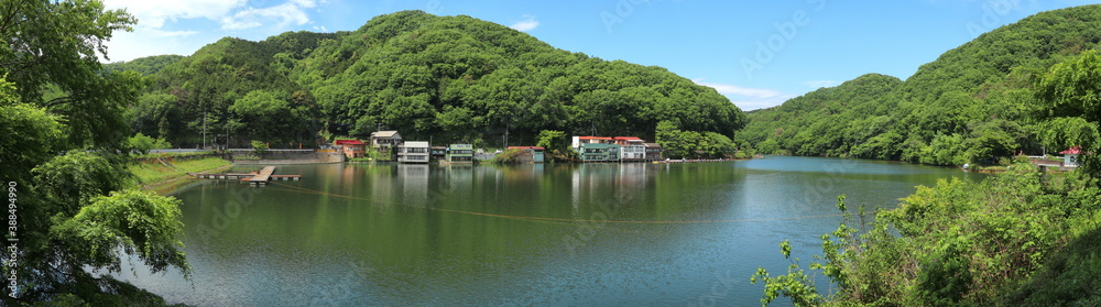 新緑映える埼玉県・円良田湖 (パノラマ2)
