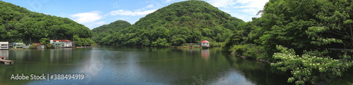 新緑映える円良田湖(埼玉県)(パノラマ1)