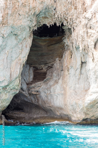 Fototapeta Naklejka Na Ścianę i Meble -  Cave at the blue water of capri