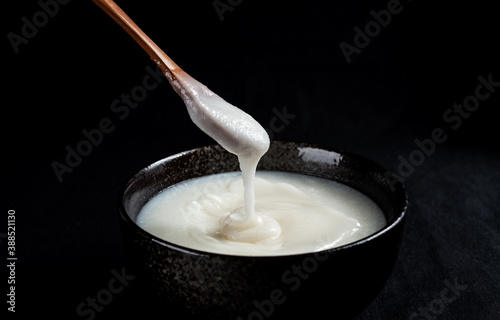 Fotografia A bowl of lard that has just begun to solidify