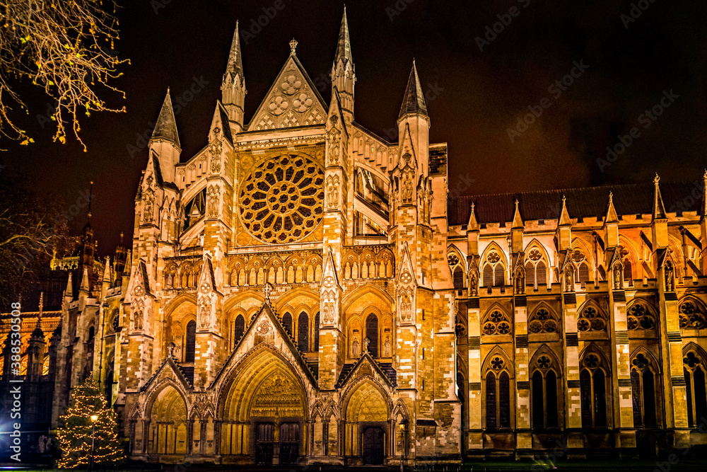 ウェストミンスター寺院の夜景（イギリス・ロンドン）