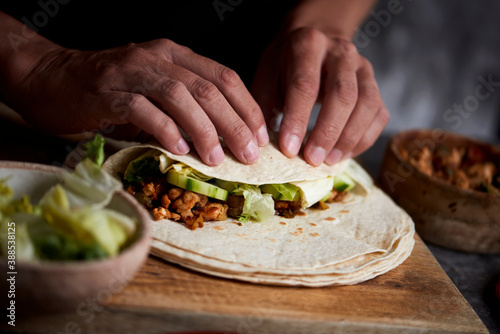 Cuadro en lienzo man preparing a durum or a burrito