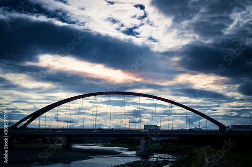 多摩大橋と夕暮れの空 © kanzilyou