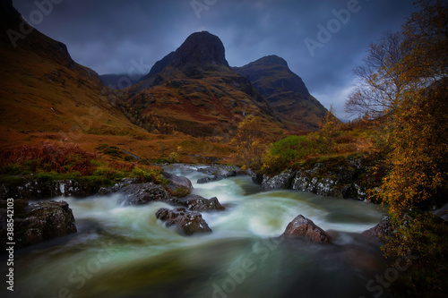 Fototapeta Naklejka Na Ścianę i Meble -  River coe, Glencoe, highlands, scotland in Autumn.