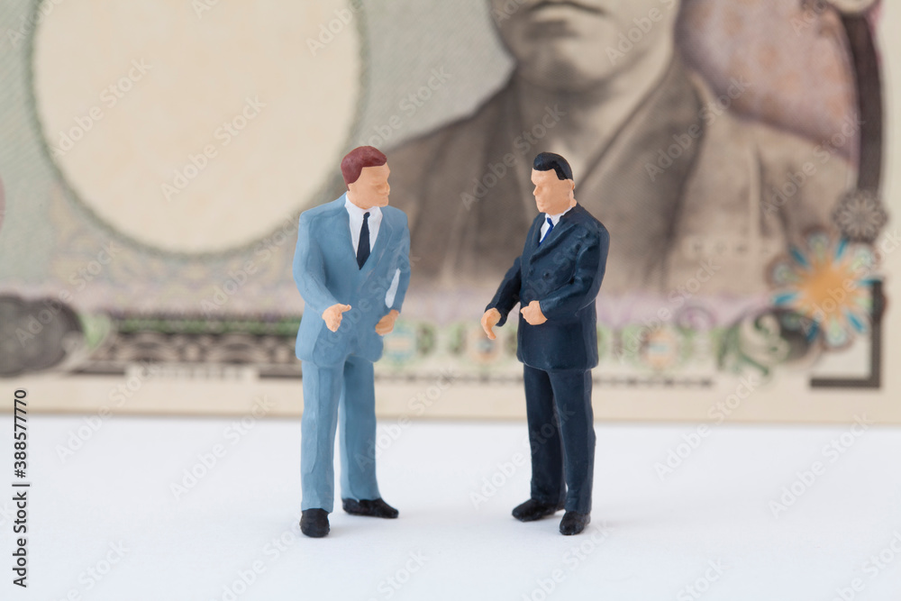 Fototapeta premium 話し合うビジネスマンのフィギア