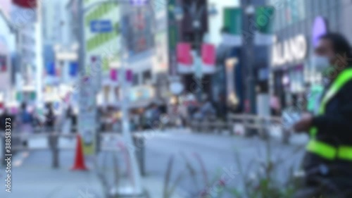 渋谷の井の頭通り。交通量調査の人２。