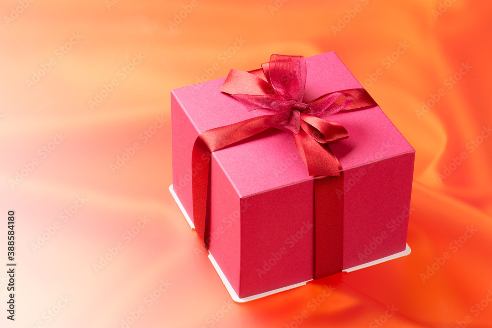 Obraz premium 赤いリボンの贈り物