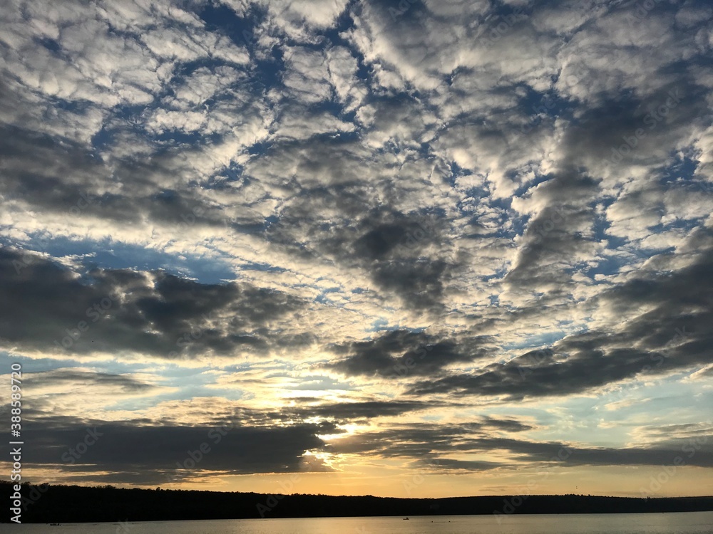 Naklejka premium sunset over the sea