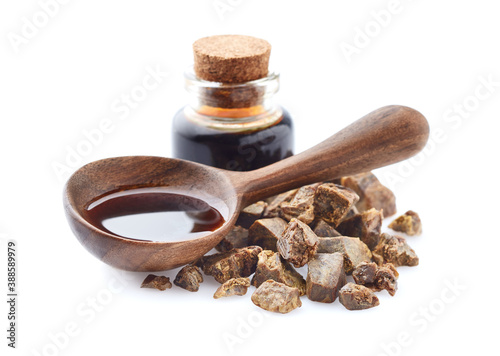 Quadro em tela Propolis tincture in wooden spoon . Natural antibiotic