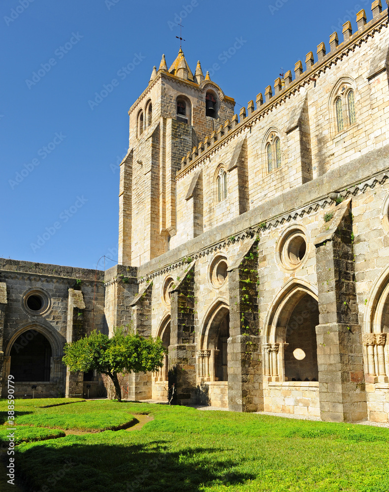 Evora, Portugal: Gothic cloister of the Cathedral. Unesco World Heritage Site since 1986.

