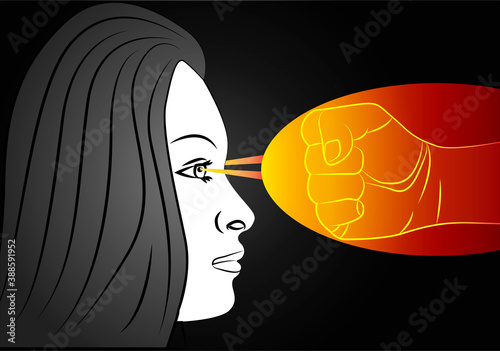 Rostro de mujer restruyendo un puño.