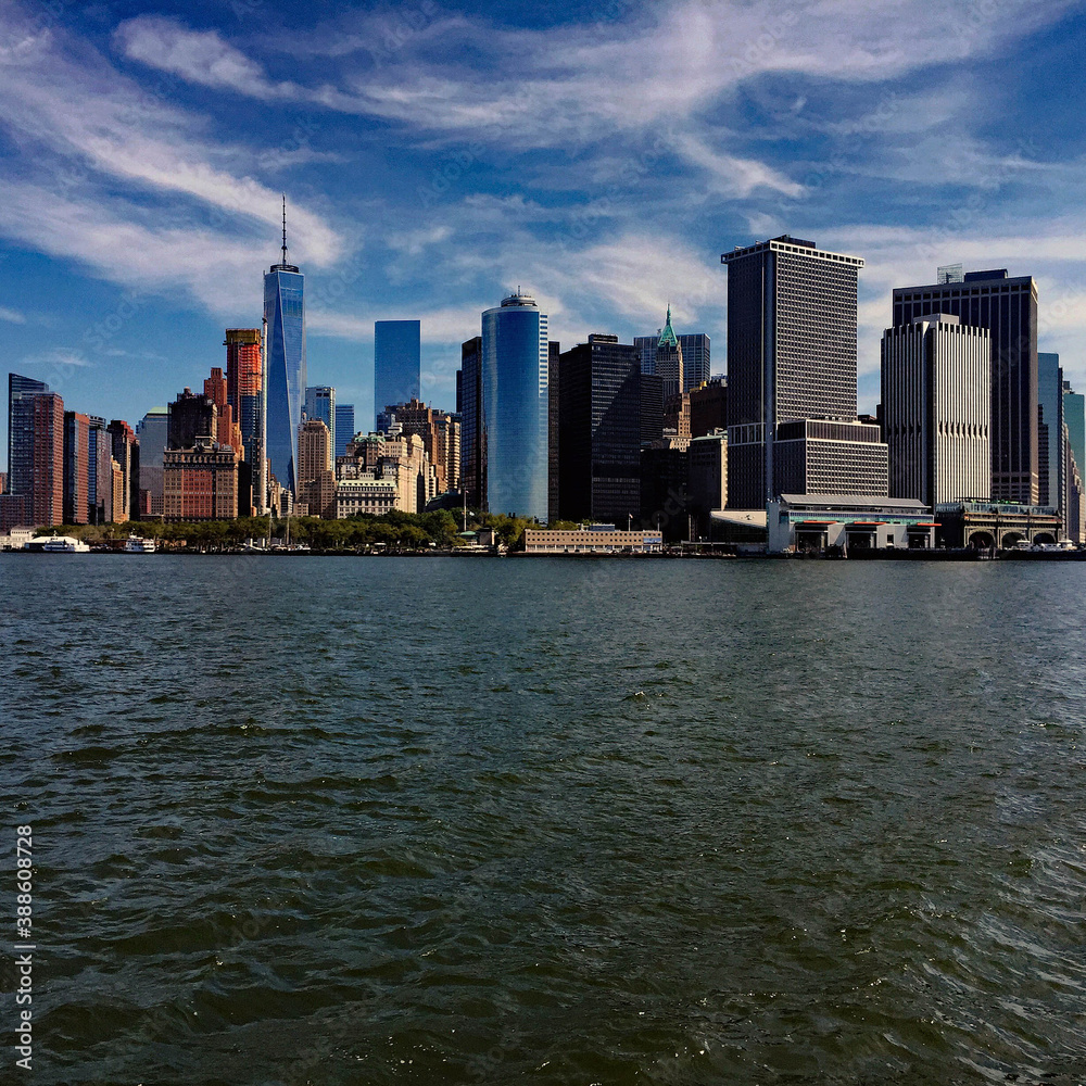 Fototapeta premium A view of New York across the Hudson river