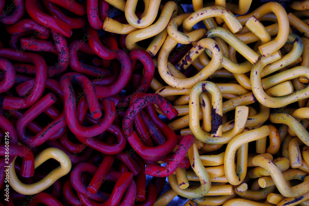 red and yellow chains