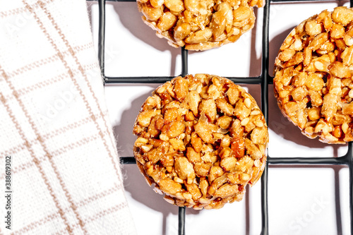Tableau sur toile Delicious Fresh nut caramelized cookies with chocolate on a Cooling Rack