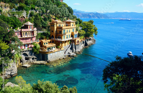 Fototapeta Naklejka Na Ścianę i Meble -  Picturesque view of colorful seaside villas with turquoise bay, near Portofino. Liguria, Italy