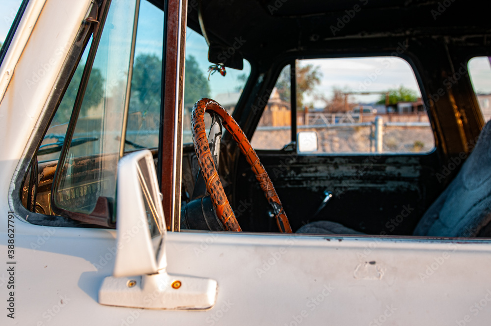 Fototapeta premium Old Chevy Suburban steering wheel