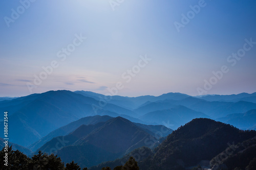 玉置神社から見た山々の風景 © Paylessimages