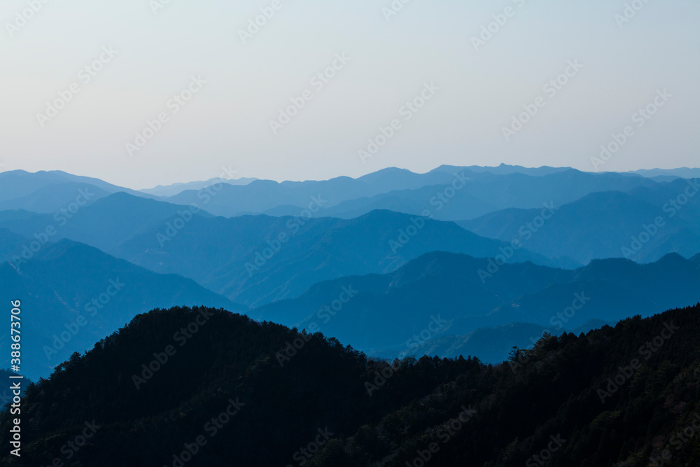 Fototapeta premium 玉置神社から見た山々の風景