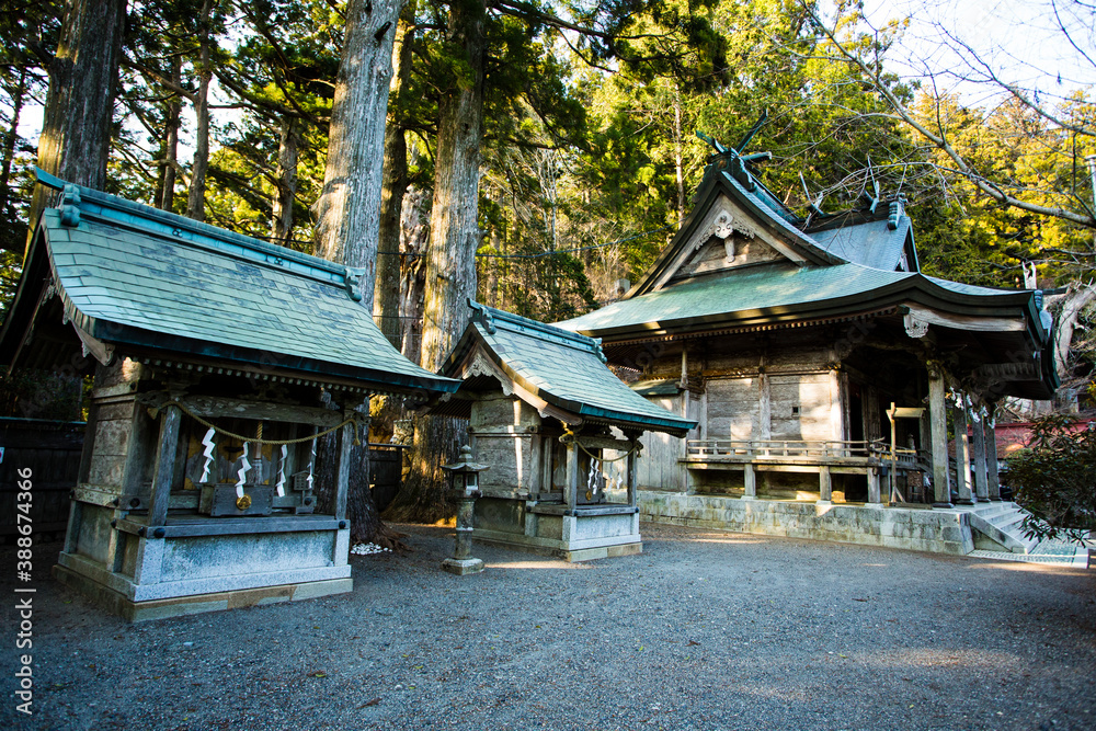 (前)神武社(奥)若宮 (前)神武社(奥)若宮