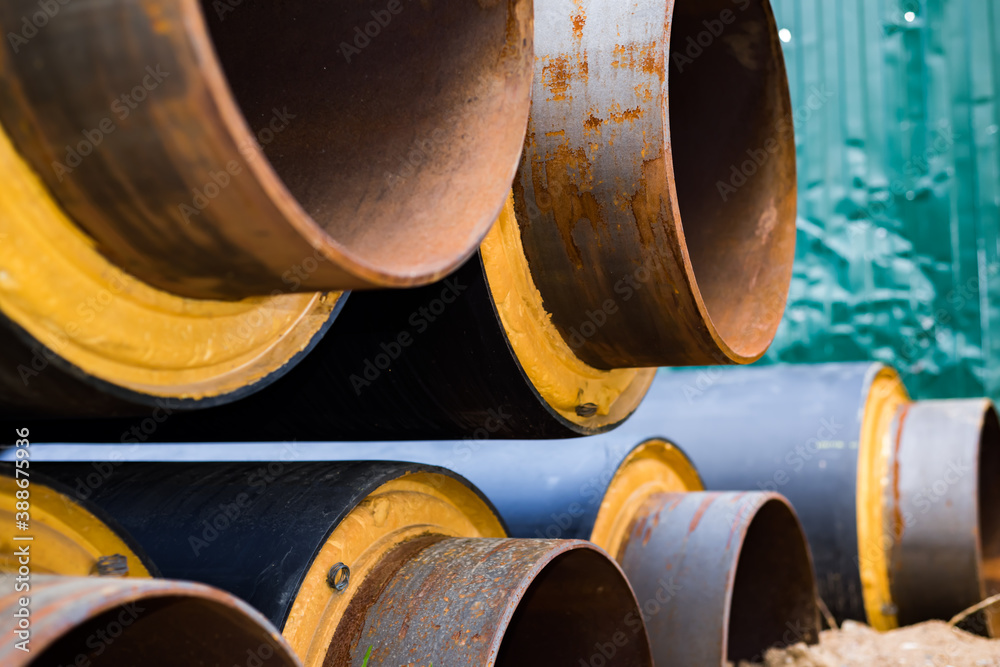 The pipeline is rusty and insulated The pipeline is rusty and insulated