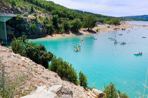 Slika na platnu View to the cliffy rocks of Verdon Gorge at lake of Sainte Croix