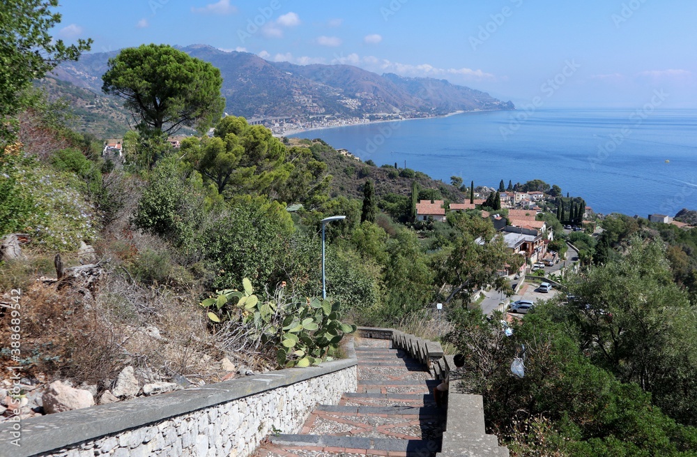 Taormina - Panorama dal sentiero per Isola Bella