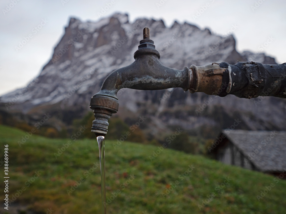 The water tap is optically free in front of the Wetterhorn