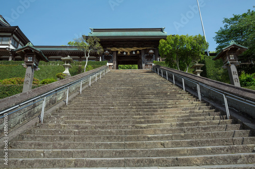 諏方神社の長坂と大門