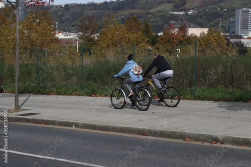Fototapeta Naklejka Na Ścianę i Meble -  Biking in an urban environment