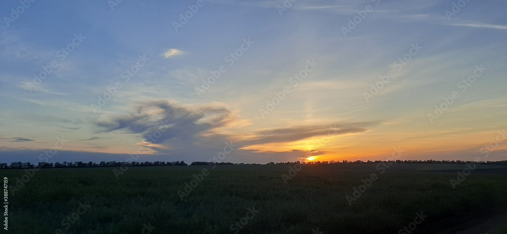 Obraz premium sunset over the river