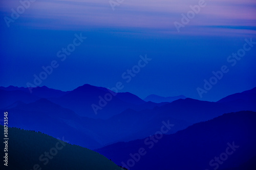 Fototapeta Naklejka Na Ścianę i Meble -  夕暮れの山々