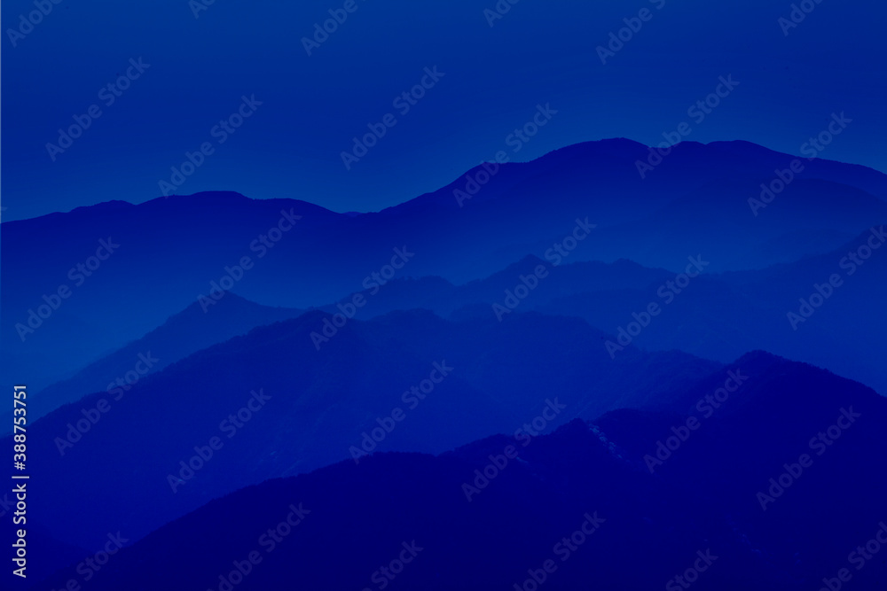 夕暮れの山々