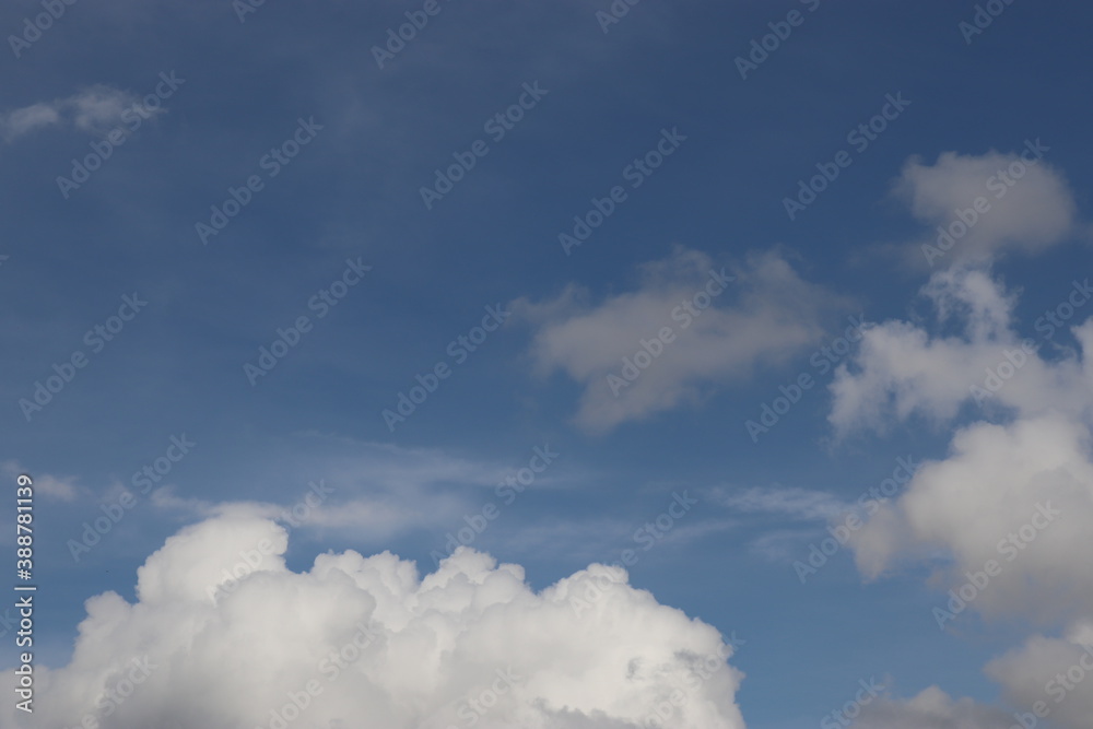 Obraz premium Blue sky with clouds