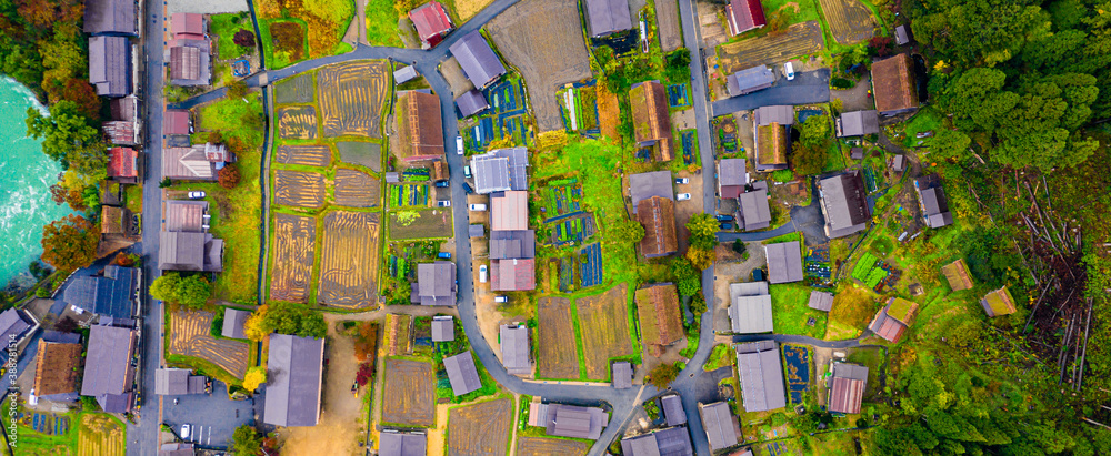 Fototapeta premium The traditionally thatched houses in Shirakawa-go where is the mountain village among near Gifu, Ishikawa, and Toyama prefecture in autumn, Japan