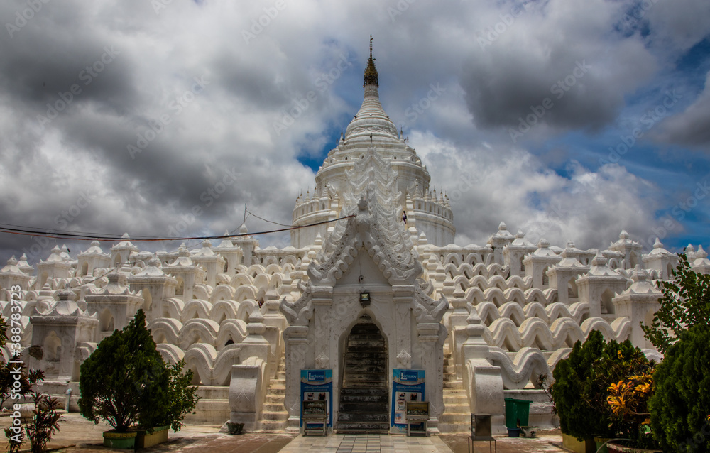 Fototapeta premium Hsinbyume Pagoda in Mandalay Mingun Myanmar