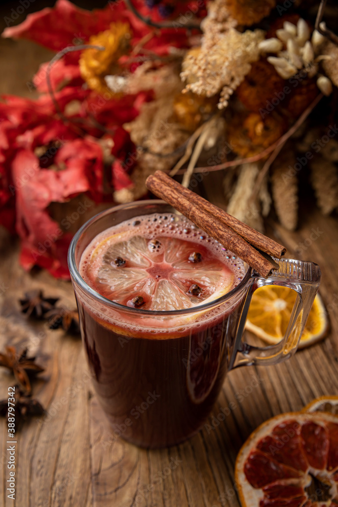 Mulled wine with red wine, orange and spices
Mulled wine with red wine, orange and spices