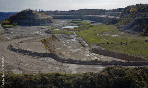 Kalksteinbruch auf der Schwäbischen Alb, lime quarry photo