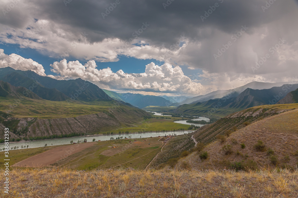 Fototapeta premium A beautiful Katun river in Altai mountains