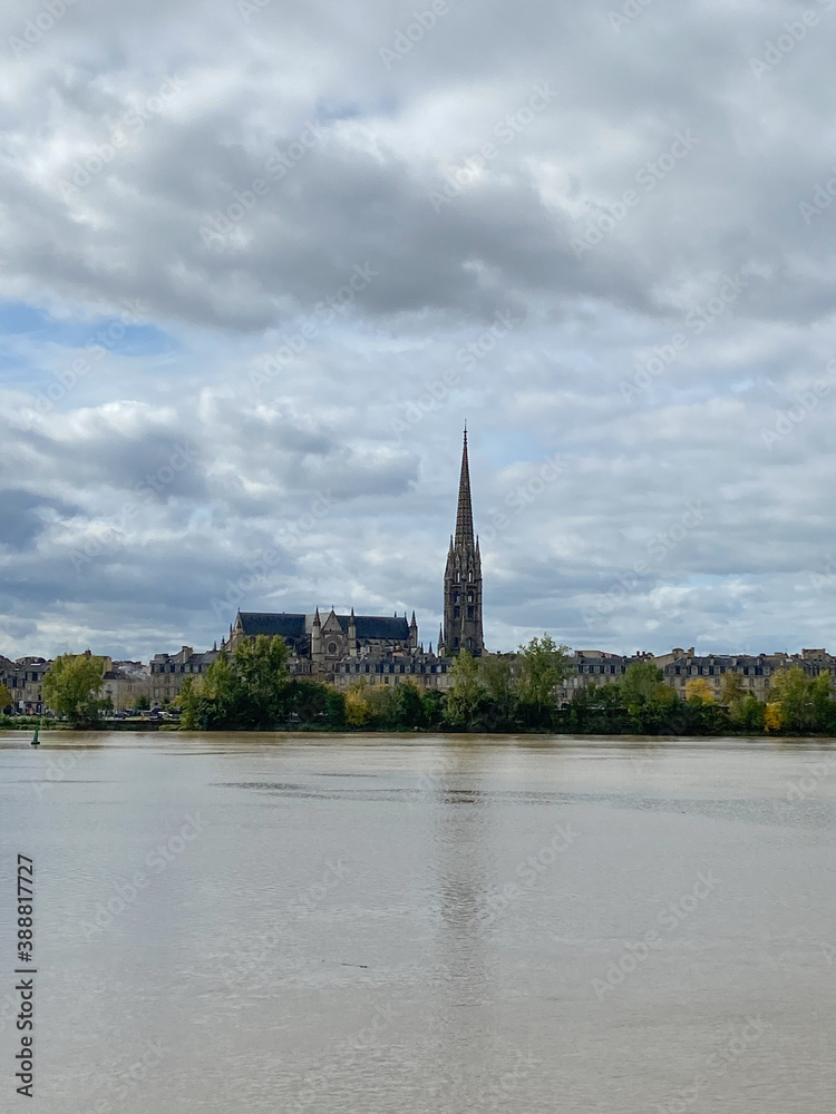 Basilique Saint-Michel vue depuis le pont de Pierre à Bordeaux, Gironde